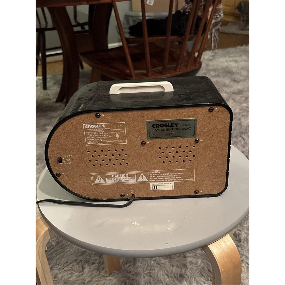 Crosley CR-2 Collectors Edition AM/FM Radio / Cassette Tape Player - Picture 4 of 5